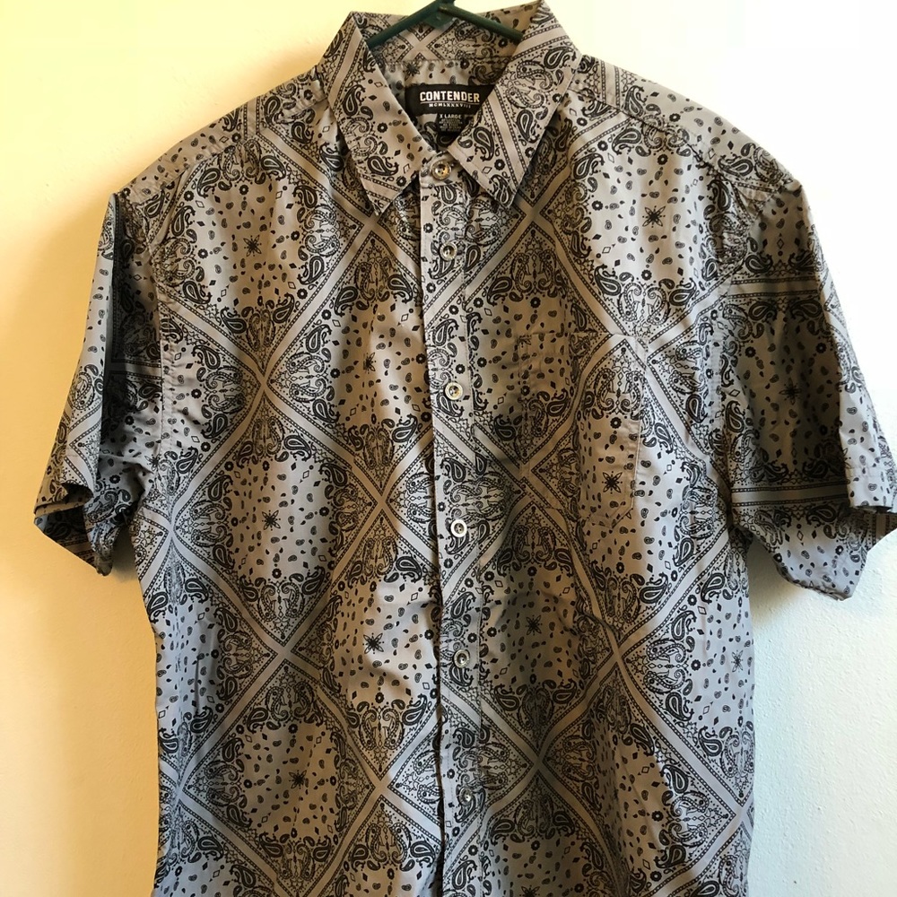 Men’s button up XL T-shirt by Contender.